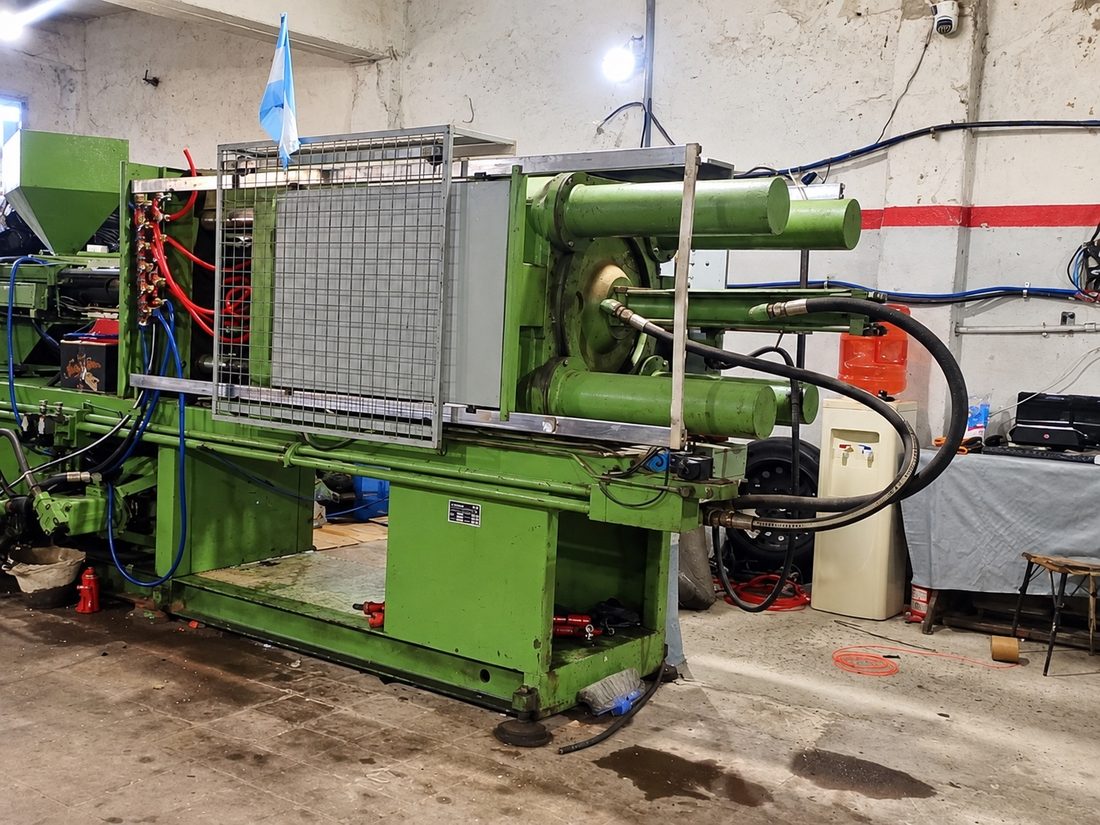 Inyectora de plástico de Derit Plast